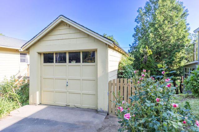 11 Bridge Street, Kittery, ME 03904