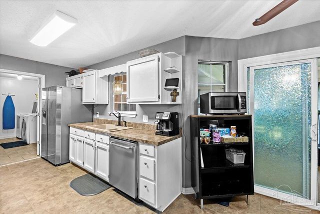 2625 Tupelo Ave, Pensacola, FL 32526