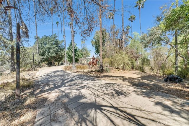 1505 Gratton Street, Riverside, CA 92504