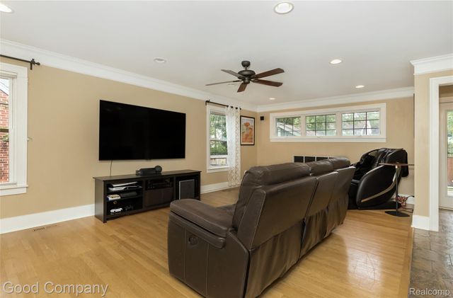 189 W Maplehurst Street, Ferndale, MI 48220