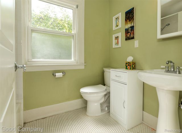 189 W Maplehurst Street, Ferndale, MI 48220