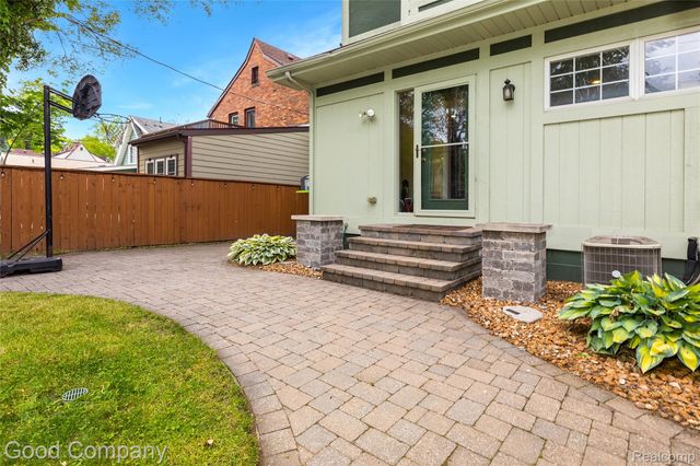 189 W Maplehurst Street, Ferndale, MI 48220