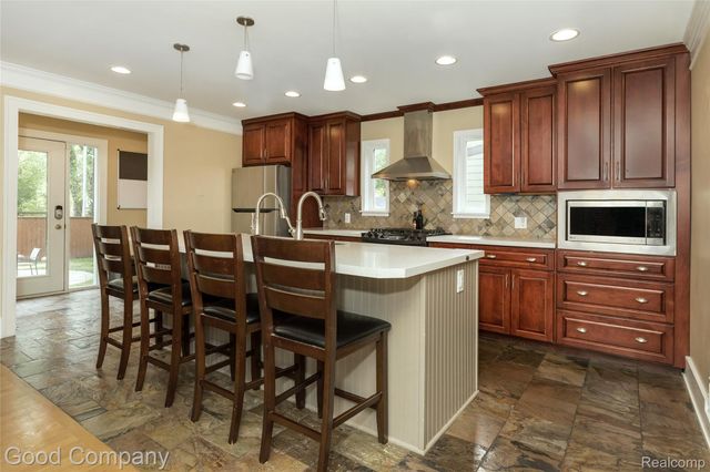 189 W Maplehurst Street, Ferndale, MI 48220