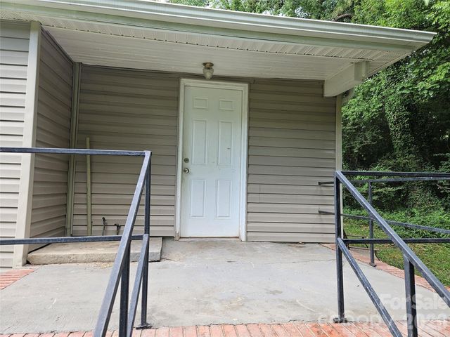 3010 Capitol Drive, Charlotte, NC 28208