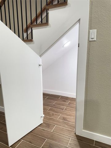 3555 Noah Street, Houston, TX 77021