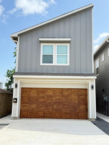 3555 Noah Street, Houston, TX 77021