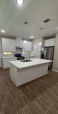 3555 Noah Street, Houston, TX 77021