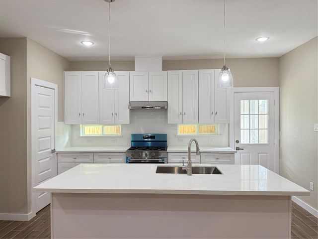 3555 Noah Street, Houston, TX 77021