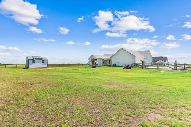 1363 Saltgrass Dr, Taft, TX 78390