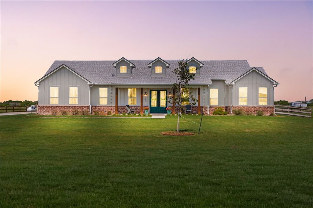 1363 Saltgrass Dr, Taft, TX 78390