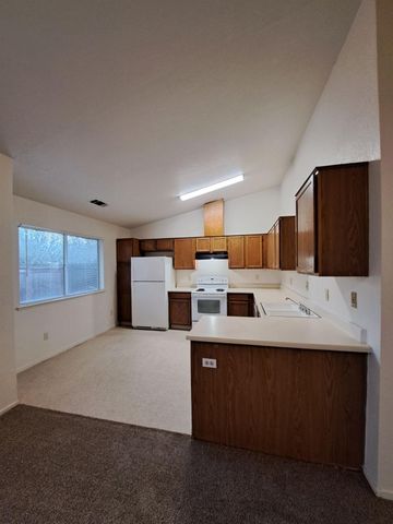 12476 Georgia Lane, Madera, CA 93637