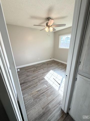 801 Rutherford Court, Bakersfield, CA 93308