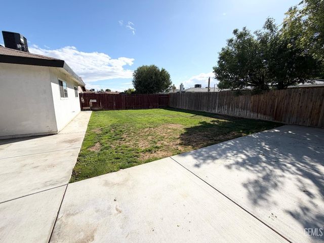 801 Rutherford Court, Bakersfield, CA 93308