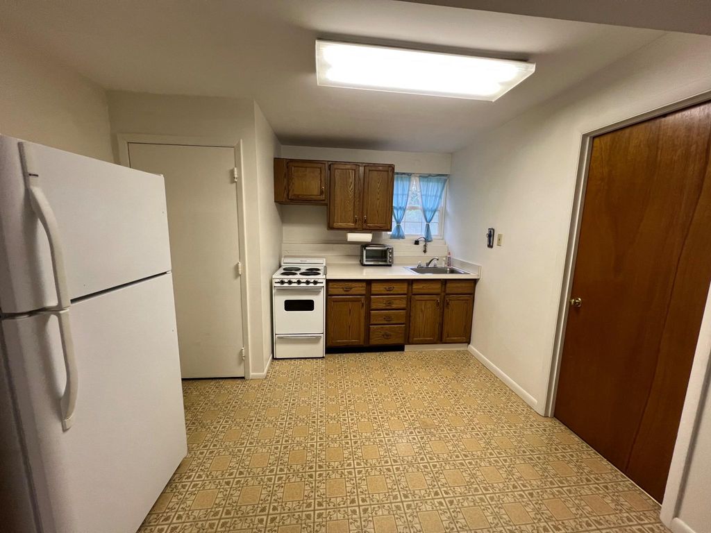 Image 11 of property listing at 8531 SOLOMONS ISLAND RD, Owings, MD 20736