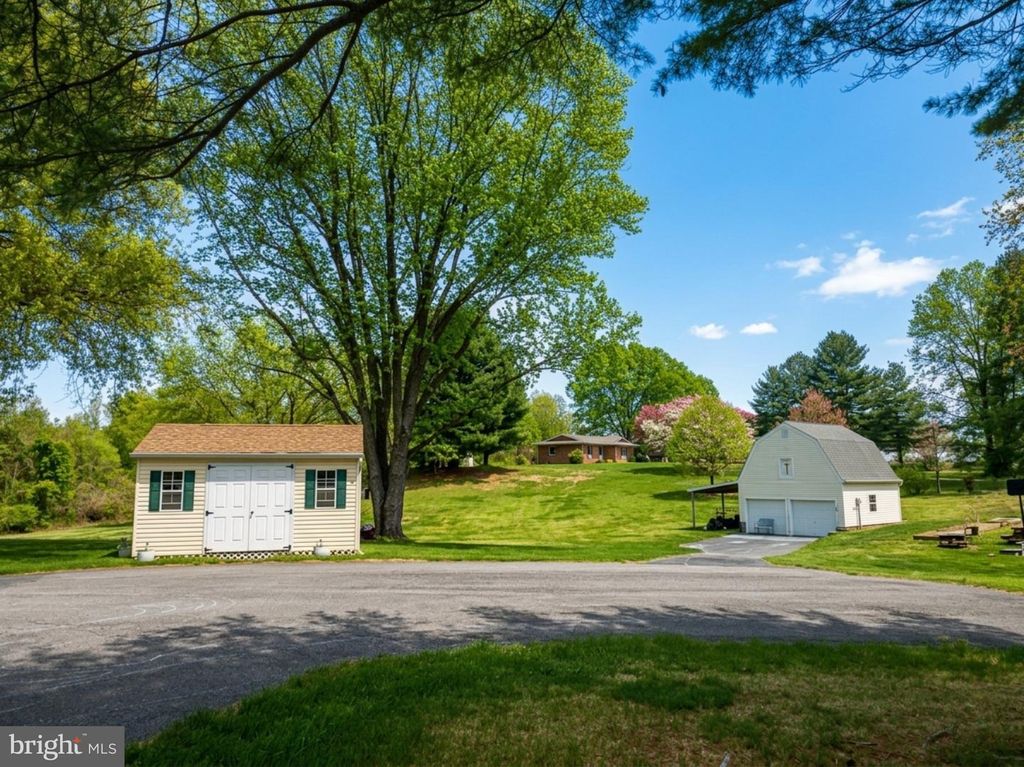 Image 3 of property listing at 8531 SOLOMONS ISLAND RD, Owings, MD 20736