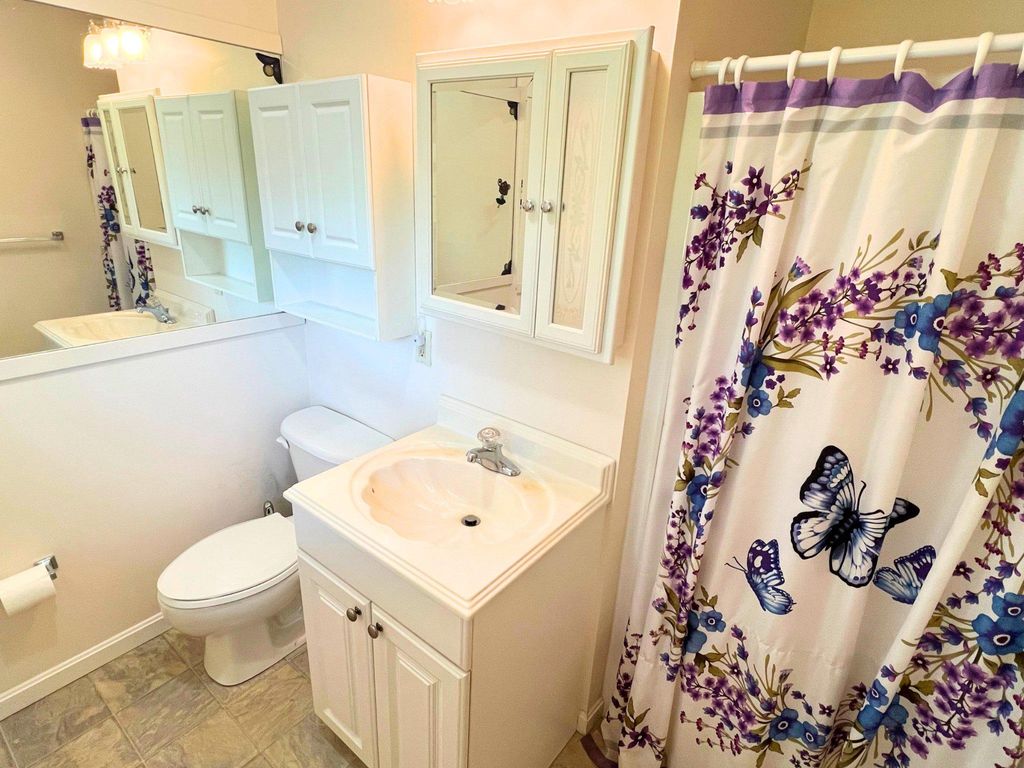 Image 8 of property listing at 8531 SOLOMONS ISLAND RD, Owings, MD 20736