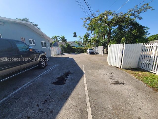 1864 NW 28th St 2, Miami, FL 33142