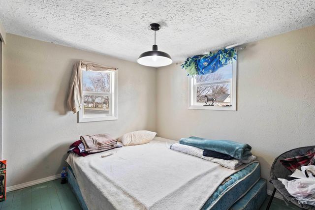 1437 4th Ave E, Twin Falls, ID 83301