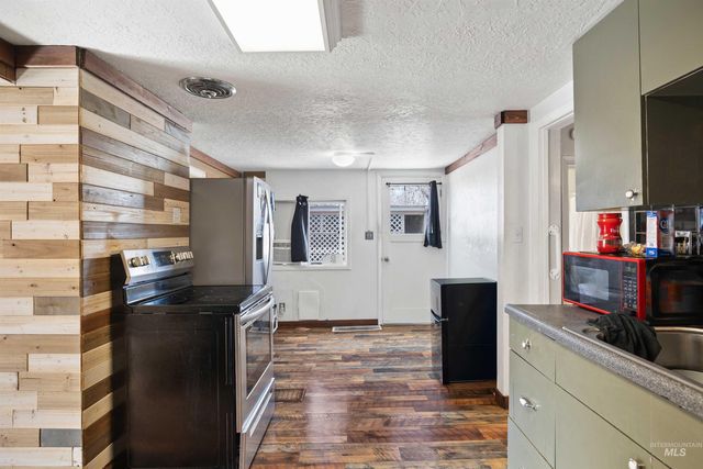 1437 4th Ave E, Twin Falls, ID 83301