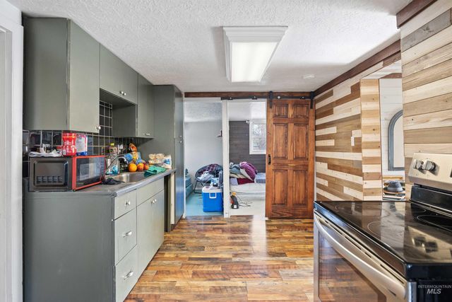 1437 4th Ave E, Twin Falls, ID 83301