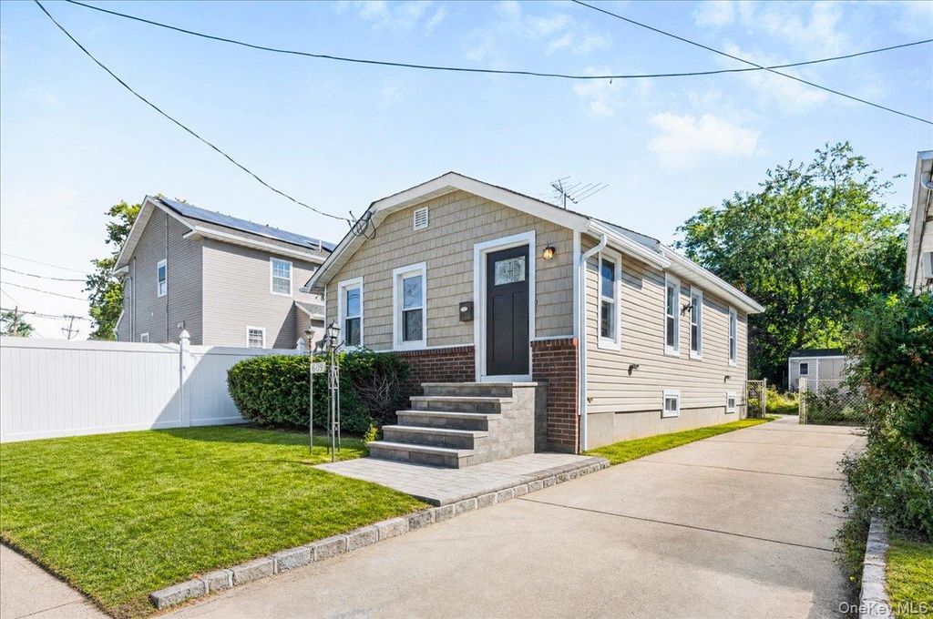 609 Hempstead Gardens Drive, West Hempstead, NY 11552 — photo 3