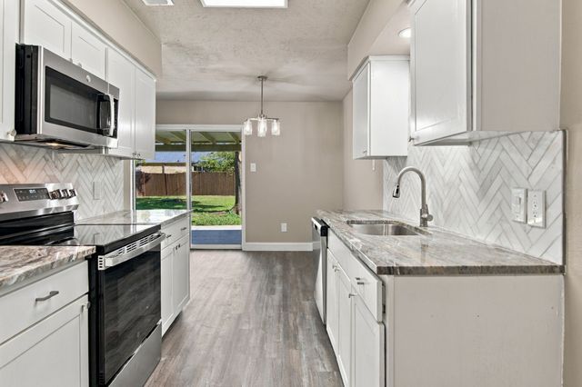 7025 Lincolnshire Lane, North Richland Hills, TX 76182