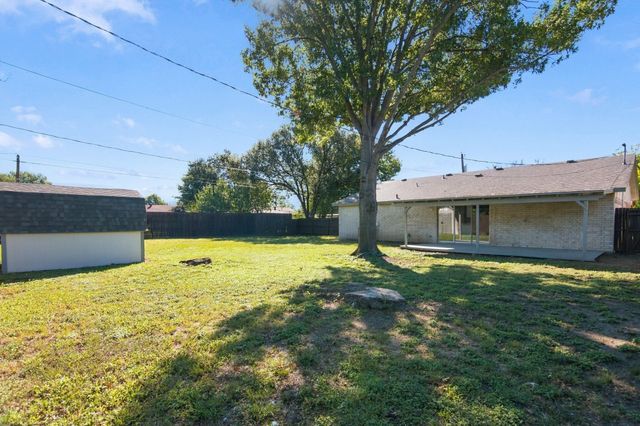 7025 Lincolnshire Lane, North Richland Hills, TX 76182
