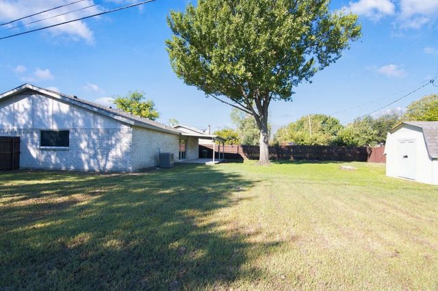 7025 Lincolnshire Lane, North Richland Hills, TX 76182