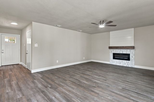 7025 Lincolnshire Lane, North Richland Hills, TX 76182