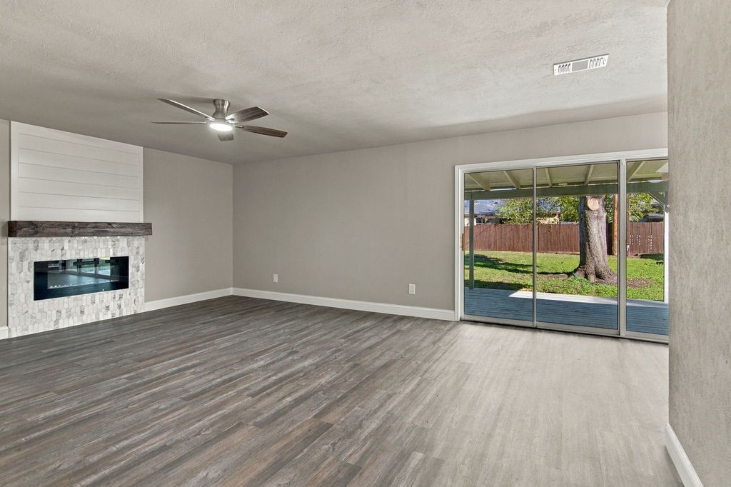 7025 Lincolnshire Lane, North Richland Hills, TX 76182 — photo 4