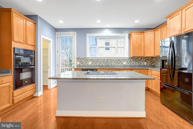 2093 LAURA MEWS PL, Alexandria, VA 22303
