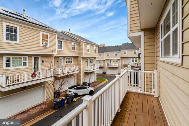 2093 LAURA MEWS PL, Alexandria, VA 22303