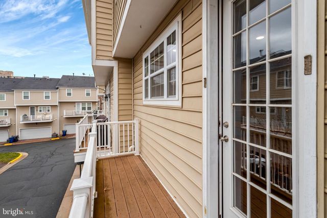 2093 LAURA MEWS PL, Alexandria, VA 22303