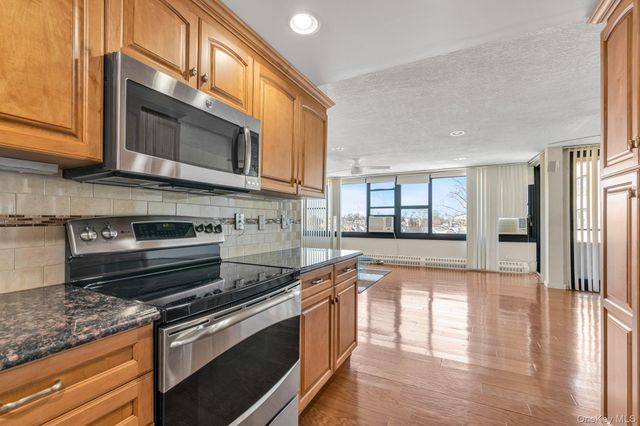 162-11 9th 7B, Beechhurst, NY 11357