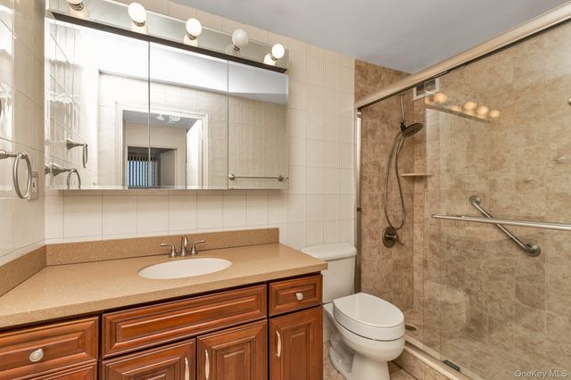 162-11 9th 7B, Beechhurst, NY 11357