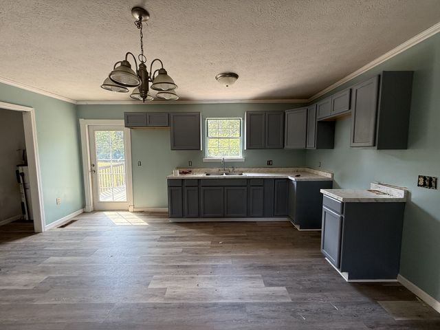 607 Cool Springs Rd, Morgantown, KY 42261