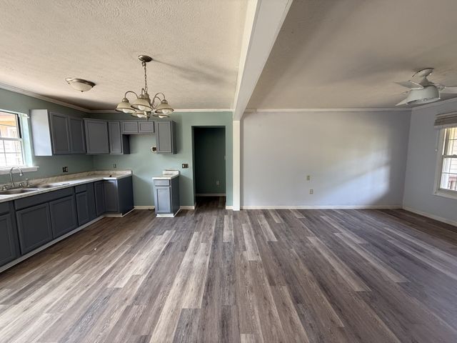 607 Cool Springs Rd, Morgantown, KY 42261