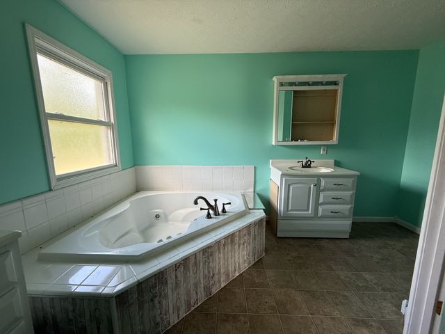 607 Cool Springs Rd, Morgantown, KY 42261