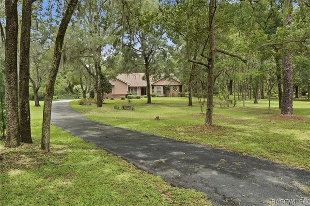 2705 W Live Oak Street, Lecanto, FL 34461