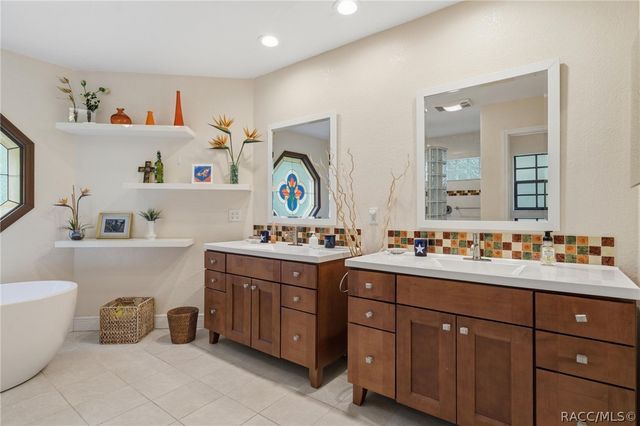 2705 W Live Oak Street, Lecanto, FL 34461