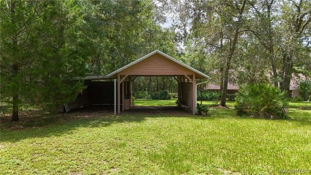 2705 W Live Oak Street, Lecanto, FL 34461