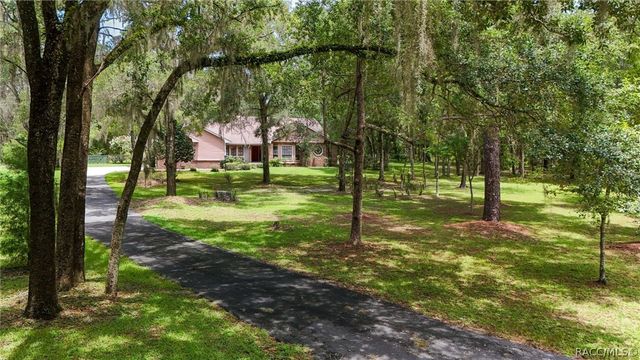 2705 W Live Oak Street, Lecanto, FL 34461