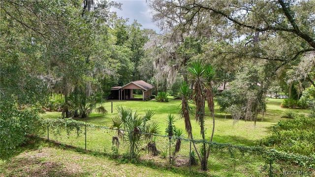 2705 W Live Oak Street, Lecanto, FL 34461