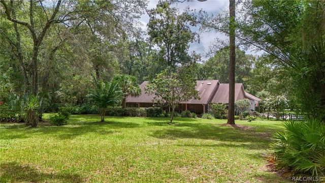 2705 W Live Oak Street, Lecanto, FL 34461