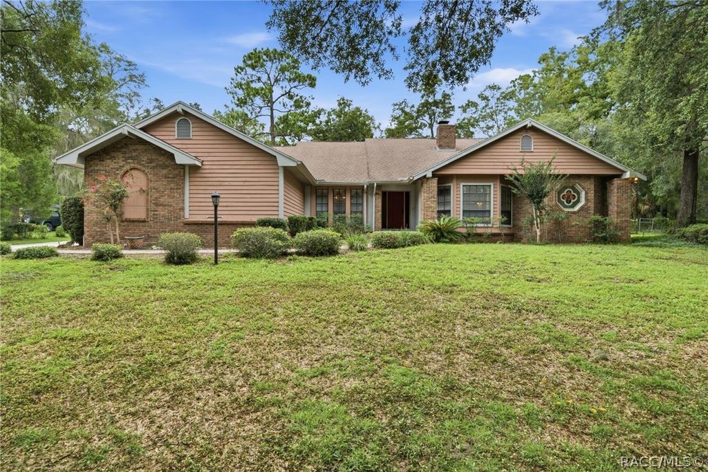 2705 W Live Oak Street, Lecanto, FL 34461