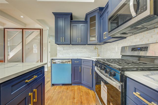 32-28 Utopia Parkway, Flushing, NY 11358