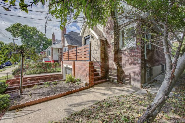 32-28 Utopia Parkway, Flushing, NY 11358