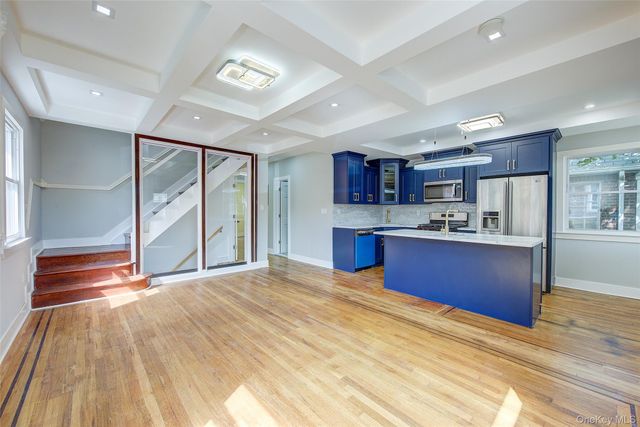32-28 Utopia Parkway, Flushing, NY 11358