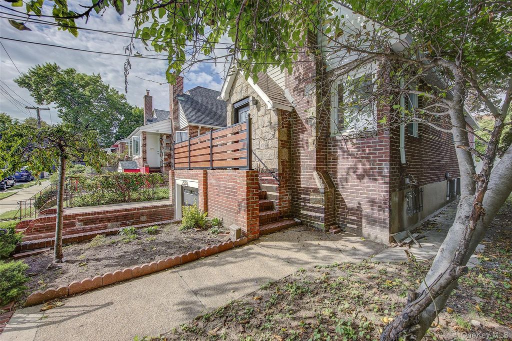32-28 Utopia Parkway, Flushing, NY 11358 — photo 3