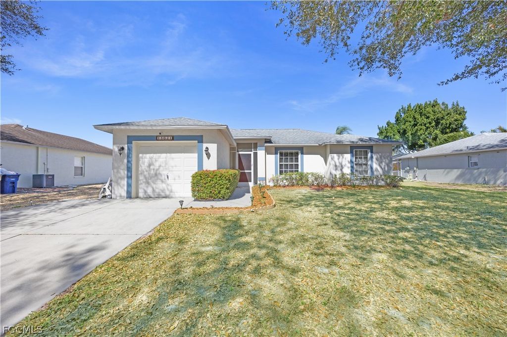 15621 Sunny Crest LN, Fort Myers, FL 33905